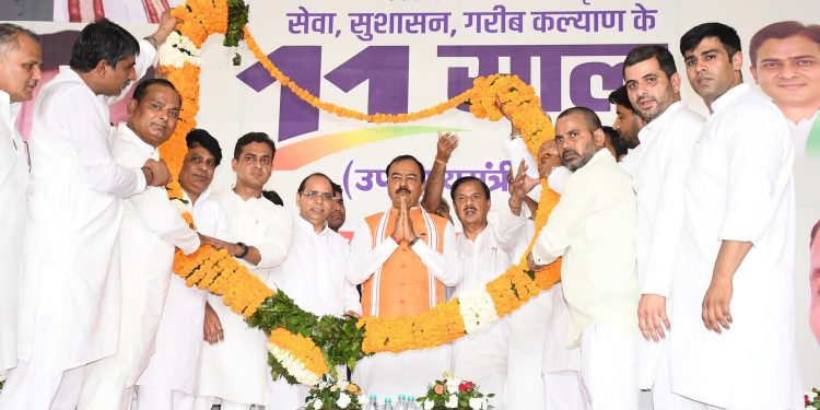 डिप्टी सीएम केशव प्रसाद मौर्य ने आकिलपुर में जनसभा को किया संबोधित, आयुष्मान कार्ड किए वितरित