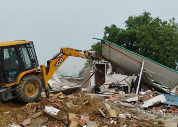 भनौता में अवैध निर्माण पर ग्रेनो प्राधिकरण ने चलाया बुल्डोजर, 80 करोड़ की जमीन कराई मुक्त