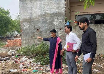 एसीईओ ने बिरौंडी गांव का किया औचक निरीक्षण, गंदगी मिलने पर 2 लाख का लगाया जुर्माना