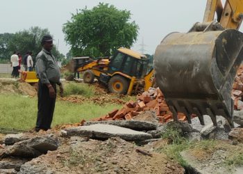 अतिक्रमण हटाने गई ग्रेनो प्राधिकरण की टीम से अभद्रता, बंधक बनाने की कोशिश, एफआईआर दर्ज