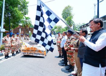 आईटीबीपी का 45 सदस्यीय ट्रैकिंग दल लद्दाख रवाना, सीएम धामी ने दिखाई हरी झंडी