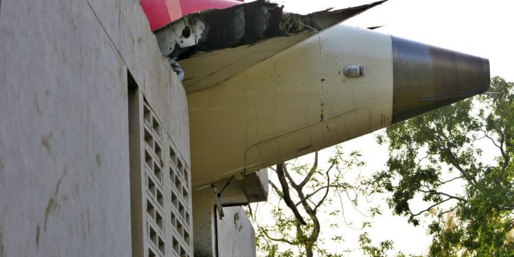 ब्लास्ट से पहले एयर इंडिया के पायलटों के ये थे आखिरी शब्द, AAIB रिपोर्ट में खुलासा