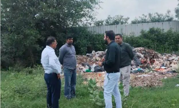 कूड़ा डालने पर यूनिटेक गोल्फ कंट्री क्लब पर 10 लाख रुपये का जुर्माना