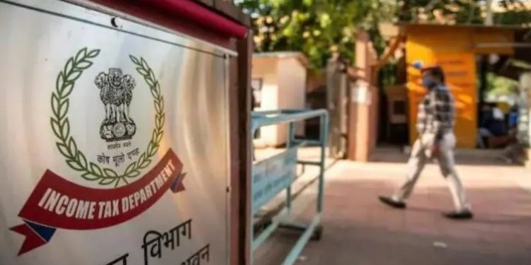 BBD ग्रुप के खिलाफ IT की बड़ी कार्रवाई, लखनऊ में 100 करोड़ की बेनामी संपत्ति जब्त