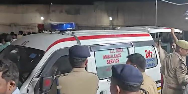 हापुड़ में अज्ञात वाहन ने बाइक को मारी टक्कर, हादसे में पांच लोगों की मौत