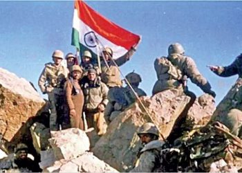 कारगिल विजय दिवस 2025: राष्ट्रपति मुर्मू, पीएम मोदी समेत सभी बड़े नेताओं ने कारगिल युद्ध के वीर जवानों को किया नमन