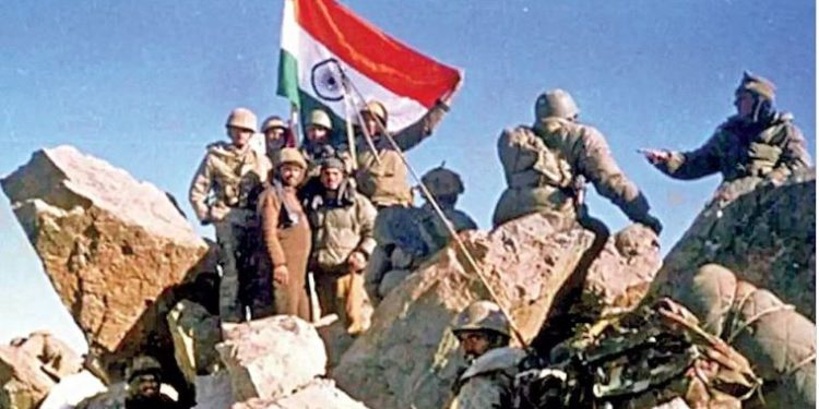 कारगिल विजय दिवस 2025: राष्ट्रपति मुर्मू, पीएम मोदी समेत सभी बड़े नेताओं ने कारगिल युद्ध के वीर जवानों को किया नमन