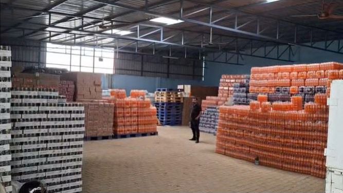 मेरठ में कोल्ड ड्रिंक के गोदाम की रखी तिजोरी तोड़कर 15 लाख की नकदी चोरी, सीसीटीवी की डीवीआर भी ले गए चोर