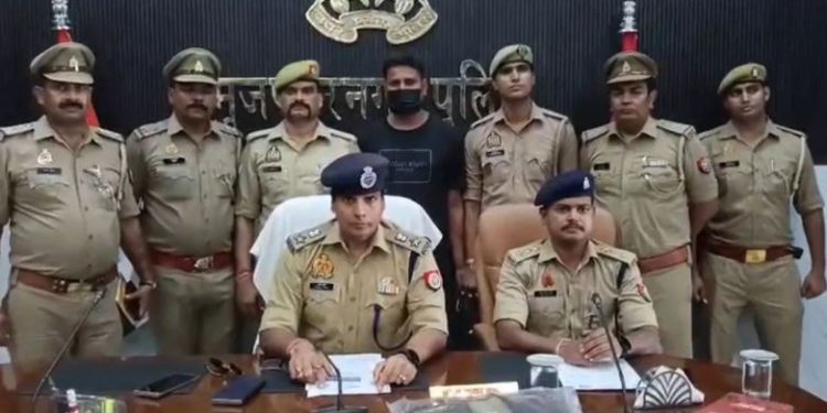 महिला का यौन शोषण व ठगी करने वाला फर्जी सिपाही नौशाद गिरफ्तार, अश्लील वीडियो वायरल करने का डर दिखा करता था ब्लैकमेल