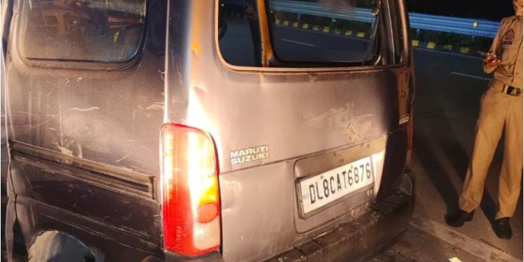 मथुरा: यमुना एक्सप्रेस-वे पर भीषण हादसा, वाहन की टक्कर से कार पलटी; 6 की मौत