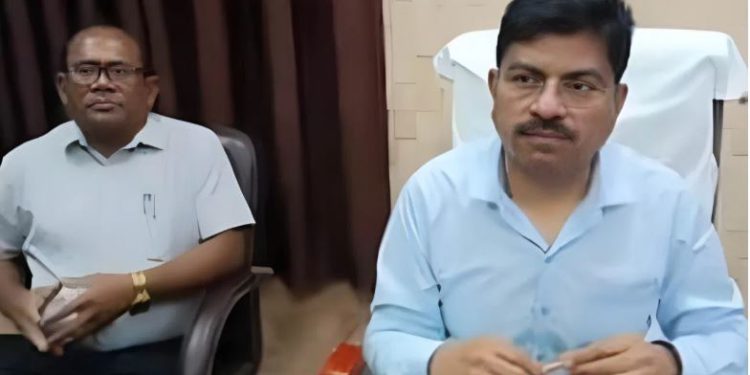 कानपुर का नया CMO कौन? हरिदत्त नेमी का सस्पेंशन रद्द, उदयनाथ को वापस भेजा श्रावस्ती