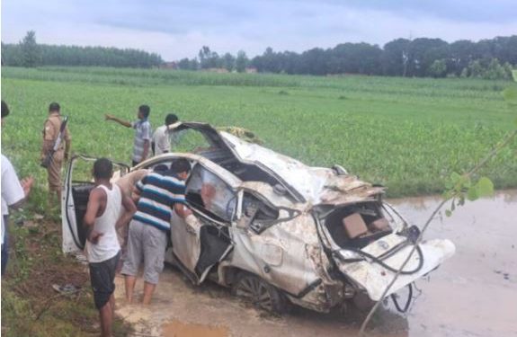 मुजफ्फरनगर में रेलिंग तोड़ते हुए 20 फीट नीचे खेत में गिरी कार, केदारनाथ जा रहे गुजरात के चार युवकों की मौत; एक घायल