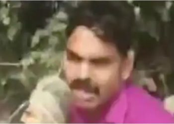 बुलंदशहर: श्मशान में कार के अंदर शादीशुदा महिला के साथ अश्लीलता करते पकड़ा गया भाजपा नेता