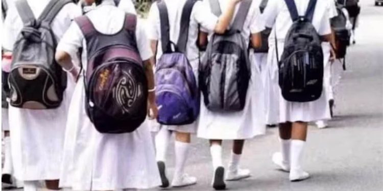 ‘पीरियड्स किसे आए हैं…’, स्कूल के बाथरूम में छात्राओं के उतरवाए कपड़े, शर्मनाक हरकत पर प्रिंसिपल सहित 3 अरेस्ट