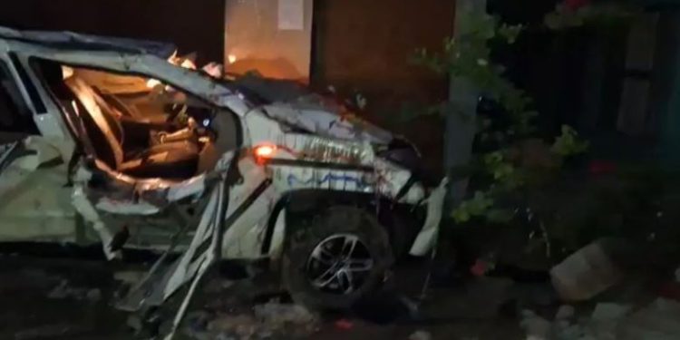 संभल में दर्दनाक हादसा: कॉलेज की दीवार में घुसी बोलेरो कार, दूल्हे समेत 8 की मौत…कई घायल