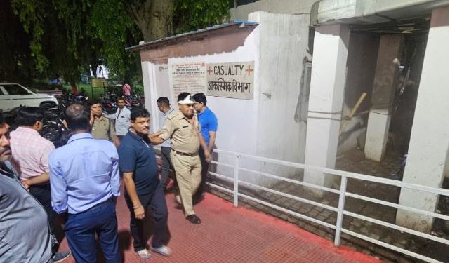 प्रयागराज जंक्शन पर हमले में रेलकर्मी की मौत, RPF जवान घायल; हमलावर ने भी ट्रेन के आगे कूदकर दी जान