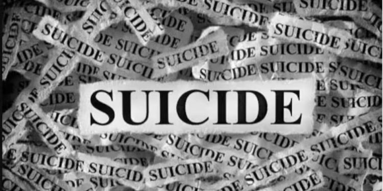 हथेली पर लिखा ‘I miss you सोना और प्रेमी का मोबाइल नंबर, फिर नाबालिग लड़की ने की खुदकुशी