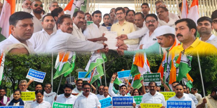 प्रदेश सरकार द्वारा स्कूल मर्जर के विरोध में कांग्रेस का हल्ला बोल प्रदर्शन, सौपा ज्ञापन