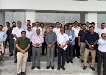 मेडिकल डिवाइस पार्क का अवनीश अवस्थी और जी.एन. सिंह ने किया निरीक्षण, कंपनियों को जल्द निर्माण शुरू करने के निर्देश