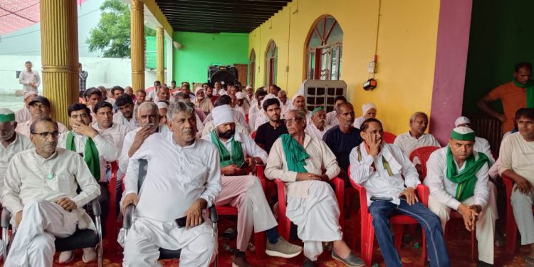 यमुना प्राधिकरण पर ग्रामीणों का फूटा ग़ुस्सा, सौतेले व्यवहार का आरोप – 30 जुलाई को महापंचायत का ऐलान