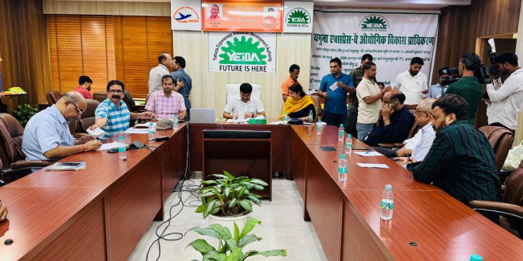 यीडा में छह गांवों के 308 किसानों को मिले आबादी भूखंड, प्राधिकरण ने कराया 7% आबंटन का ड्रा