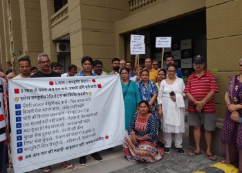 ईरोज सम्पूर्णम सोसाइटी में तीसरे रविवार भी गूंजा विरोध का स्वर, समस्याओं पर अब तक चुप है प्रबंधन