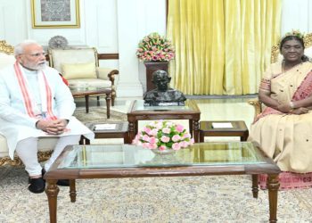 पीएम मोदी और गृहमंत्री शाह ने राष्ट्रपति मुर्मू से कीं अलग-अलग मुलाकात, सियासी सरगर्मी तेज