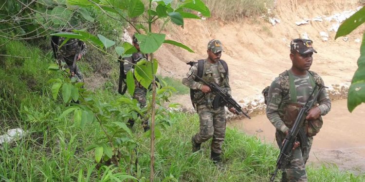 चाईबासा में सुरक्षाबल और नक्सलियों के बीच एनकाउंटर, एक नक्सली ढेर