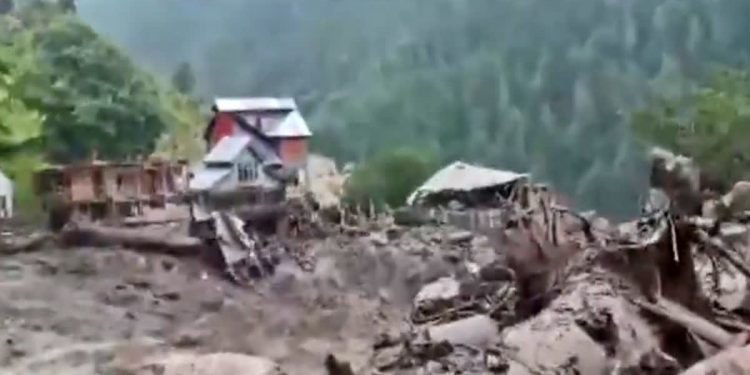 जम्मू कश्मीर के किश्तवाड़ में बादल फटा, 46 की मौत, राहत बचाव जारी