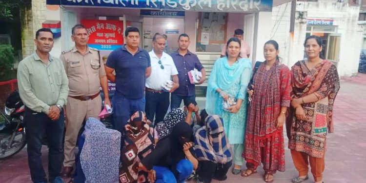 हरिद्वार में स्पा सेंटर में जिस्मफरोशी का धंधा, आपत्तिजनक हालत मिले 5 महिलाएं और 2 पुरुष