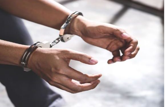 कासगंज पुलिस की लापरवाही! सो गए सुरक्षा में तैनात वार्डन, गिरफ्त से कैदी हो गया फरार