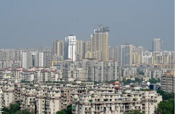 ग्रेटर नोएडा: इंडस्ट्रियल की जगह बसा दी रिहायशी टाउनशिप, कैग रिपोर्ट में दावा