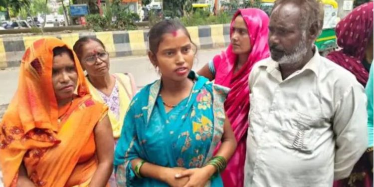 पत्नी को सामने मरते देखा, दरवाजा बंद कर लगाई फांसी; चाह कर भी नहीं बचा पाया पति