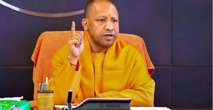 CM योगी की बैठक से नदारद रहे 5 अफसरों पर गिरी गाज, वेतन रोकने का आदेश, शासन को भेजा पत्र