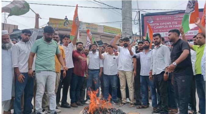 पौड़ी जितेंद्र सिंह आत्महत्या मामला, अंतिम संस्कार नहीं करने पर अड़े परिजन, शव रख लगाया जाम