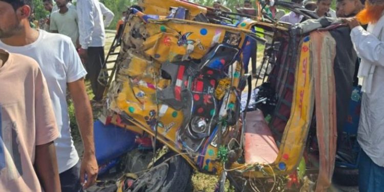 पीलीभीत में दर्दनाक हादसा, तेज रफ्तार कार ने ऑटो को मारी टक्कर; 2 मासूम सहित 5 की मौत