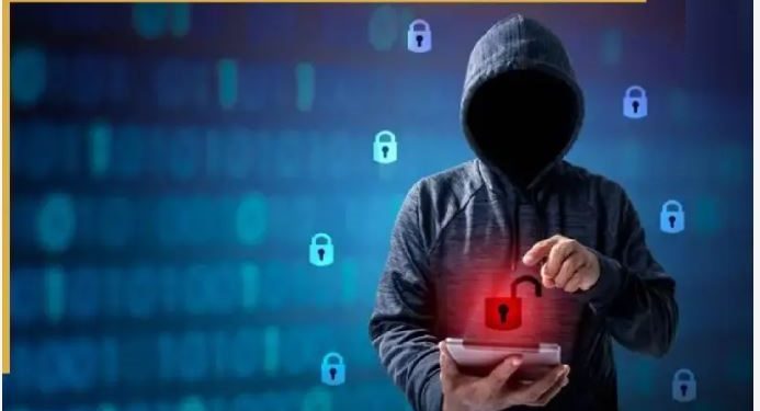 नोएडा में रिटायर एयरफोर्स कर्मी से 3.22 करोड़ की ठगी, शातिरों ने परिवार को 36 दिन तक रखा डिजिटल अरेस्ट