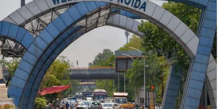 15 अगस्त तक नोएडा से दिल्ली जाने वालों को होगी परेशानी, शहर में एंट्री के तीन रूट पर ट्रैफिक डायवर्जन… निकलने से पहले पढ़ लें एडवाइजरी