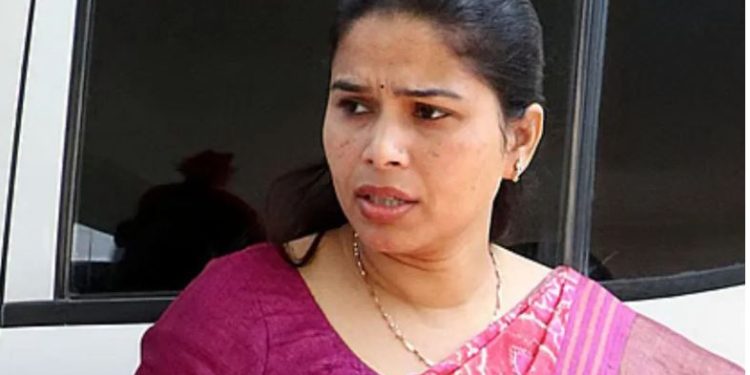 भरे सदन में की CM योगी की तारिफ, अखिलेश ने किया सस्पेंड, आखिर कौन हैं पूजा पाल?