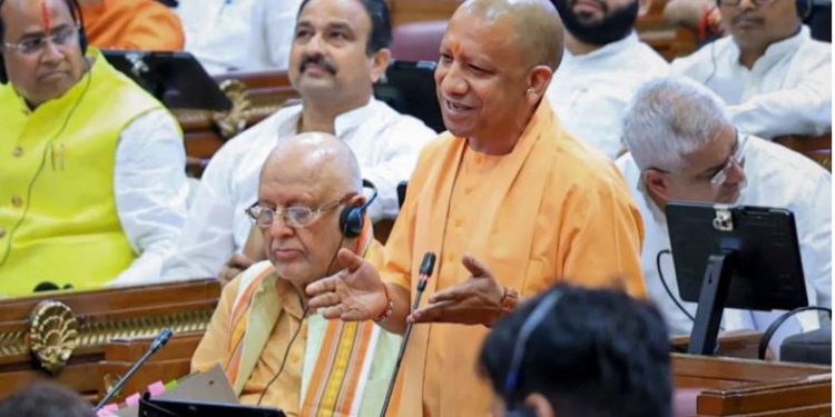 आज यूपी विधानसभा में लगातार 24 घंटे होगी चर्चा, सुबह 3 बजे से 6 बजे तक रहेंगे 8 मंत्री