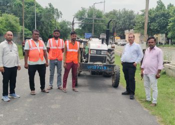 ग्रेटर नोएडा में रोड किनारे कूड़ा डालने पर दो वाहन जब्त, एक लाख रुपए जुर्माना