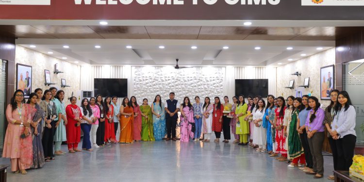 रक्षाबंधन पर जीआईएमएस में अनूठी पहल, कॉलिज की महिलाओ ने सीईओ को बांधी राखी