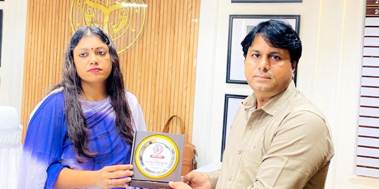 ग्रेटर नोएडा जर्नलिस्ट प्रेस क्लब ने नवनियुक्त जिलाधिकारी मेधारूपम का किया स्वागत