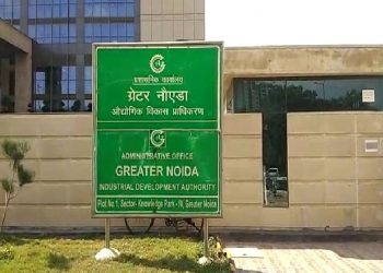 सड़क पर फेका कूड़ा, प्राधिकरण ने कूड़े से ढूढे सबूत, फेंकने वाले पर 1.30 लाख का जुर्माना