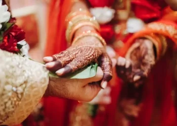 गाजीपुर में पति ने पत्नी की प्रेमी संग करा दी शादी, बच्‍चों के सामने प्रेमी से मांग में सिंदूर डलवाया