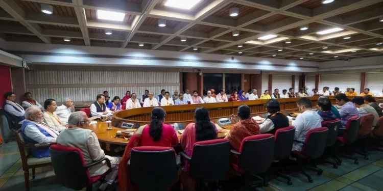 BJP कार्यशाला में पीएम मोदी की टिफिन बैठक, लीक से हटकर सोच और स्वच्छता पर जोर, दिए निर्देश