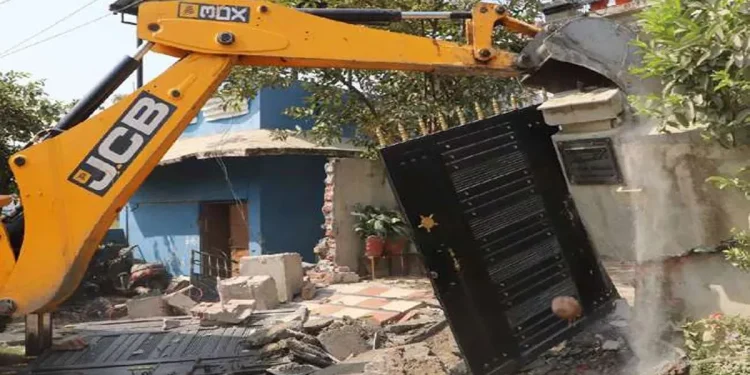 जेवर एयरपोर्ट के पास यमुना प्राधिकरण की बड़ी कार्रवाई… 250 बीघा अवैध जमीन कब्जामुक्त, कॉलोनाइजर्स पर बुल्डोजर का प्रहार
