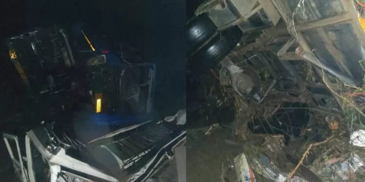 हिमाचल में भारी बारिश का तांडव! मंडी में मची तबाही, पानी में डूबा धर्मपुर बस स्टैंड, गाड़ियां बही