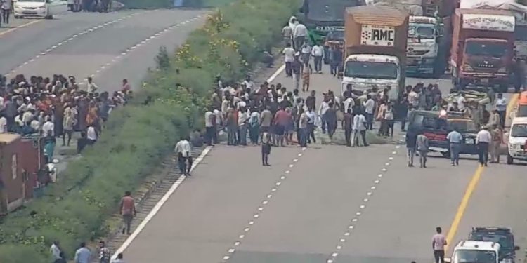 उन्नाव में लखनऊ-आगरा एक्सप्रेसवे पर बेकाबू कार ने मजदूरों को कुचला; 4 की मौत, 2 की हालत गंभीर