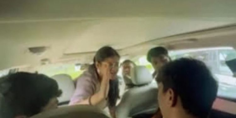 कार में बैठाया, एक मिनट में जड़े 26 थप्पड़; लखनऊ में एमिटी यूनिवर्सिटी की छात्रा ने अपने क्लासमेट को पीटा